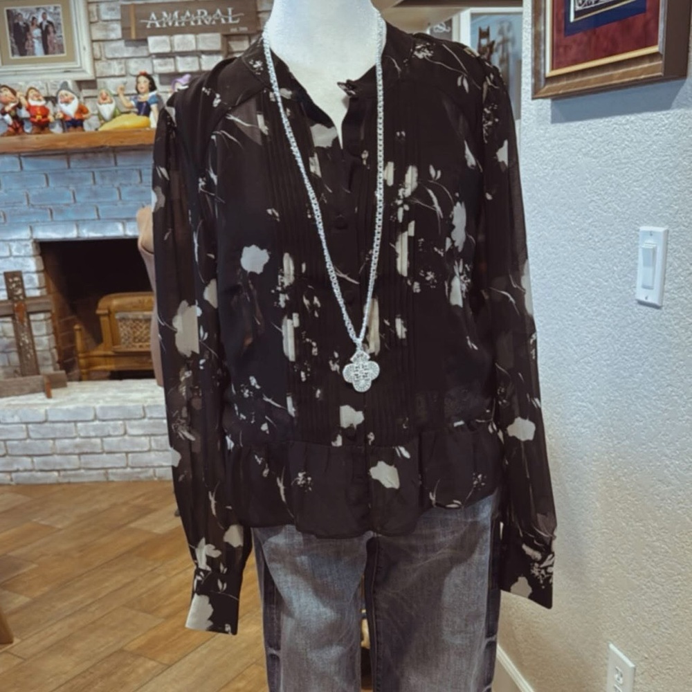 Cabi Silhouette Blouse - Picture 9 of 15